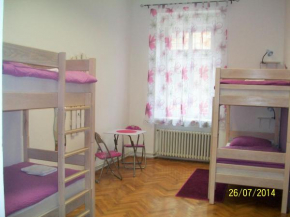 Гостиница Hostel Chameleon  Загреб
